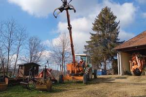 Carica letame con pinza legna