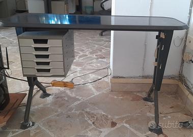 Scrivania da ufficio co 3 cassetti olivetti