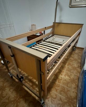 Letto ortopedico ospedaliero elettrico mai usato