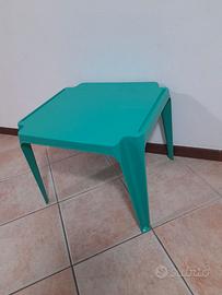 Tavolo verde per bambini