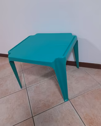 Tavolo verde per bambini