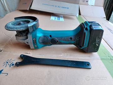 Flessibile Makita modello DGA452 18V
