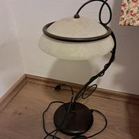 Lampada da tavolo in ferro battuto
