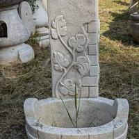 Fontana Botte in cemento e polvere di marmo.