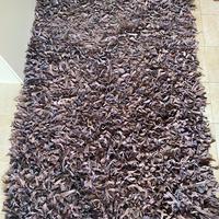 Tappeto viola in pelle