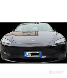 Tesla Model 3 a trazione posteriore