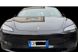 Tesla Model 3 a trazione posteriore