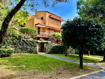 VILLA A SCHIERA D'ANGOLO A ANDORA