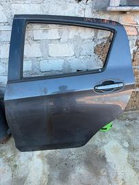 Portiera posteriore toyota yaris 2015 sx