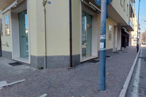 Piccolo bivetrinato per uso espositivo mq17