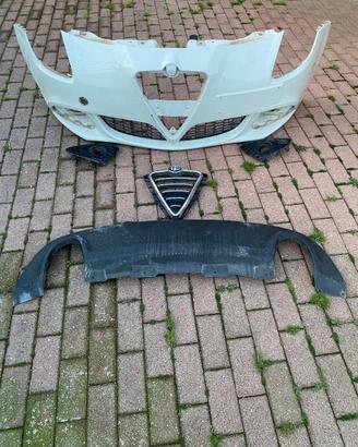 Alfa Giullietta parauti anteriore, griglie e dam.