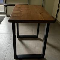 Tavolo in legno e ferro