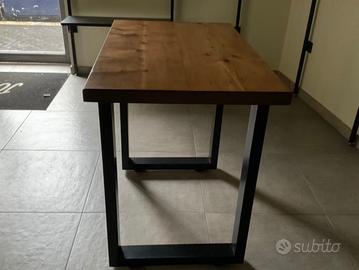 Tavolo in legno e ferro
