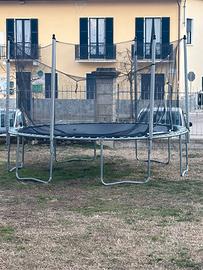 Trampolino elastico grande con rete