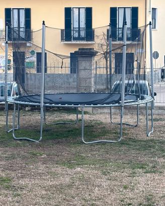 Trampolino elastico grande con rete