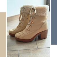 Stivali caldi con lacci e pelliccia teddy