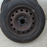 Pneumatici 175/65 R14, completi di cerchi