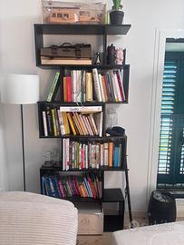 Libreria moderna asimmetrica, a S