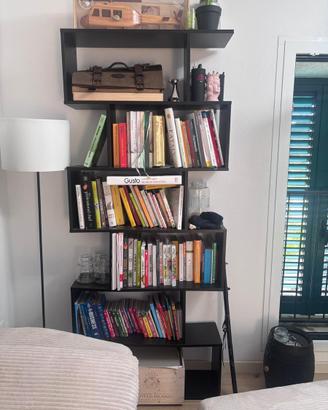 Libreria moderna asimmetrica, a S