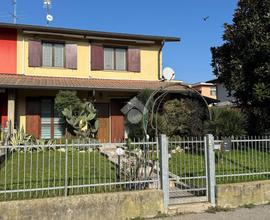 VILLA A SCHIERA A MONTE CREMASCO