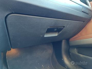 Cassetto portaoggetti BMW 330 del 2005