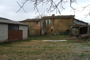 Rustico con 3 unità e 18 ettari terreno