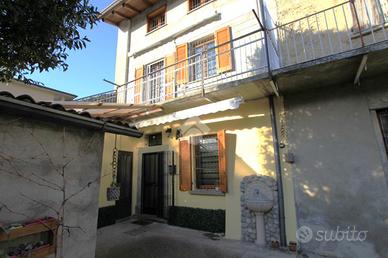 CASA DI CORTE A BULCIAGO