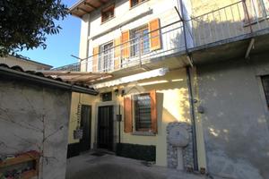 CASA DI CORTE A BULCIAGO