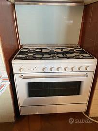 Fornello e forno SMEG 6 fuochi a gas.
