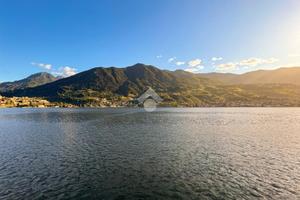 2 LOCALI A MONTE ISOLA