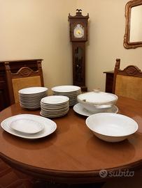 Servizio piatti in fine porcellana