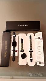 APPLE Watch serie 4 modello NIKE