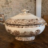 Zuppiera di sapore antico, beige e marrone