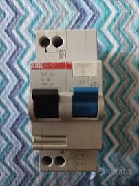 Interruttore magnetotermico ABB DS121
