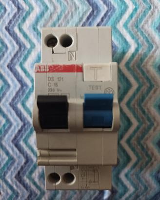 Interruttore magnetotermico ABB DS121