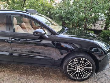 PORSCHE Macan - 2017