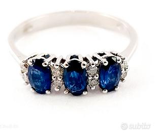 Anello trilogy Oro Bianco Zaffiro e Diamanti 18kt