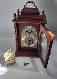 Antico orologio da tavolo vintage perfetto e funzi