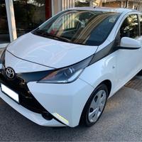 Toyota Aygo 1.0 VVT-i 69 CV 5 porte x-play MMT
