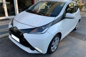 Toyota Aygo 1.0 VVT-i 69 CV 5 porte x-play MMT
