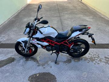 Benelli BN 125 bianca