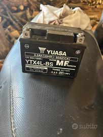 Batteria scooter Yuasa YTX4L-BS
