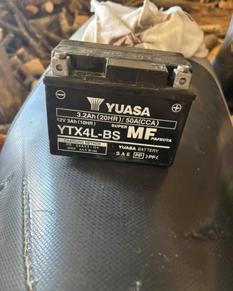 Batteria scooter Yuasa YTX4L-BS