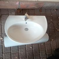 lavandino con colonna