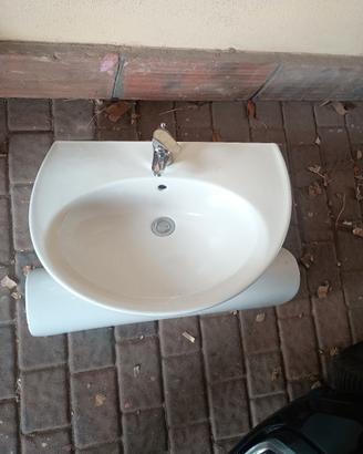 lavandino con colonna