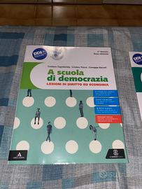 libro di diritto "A scuola di democrazia" nuovo