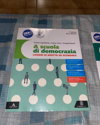 libro di diritto "A scuola di democrazia" nuovo