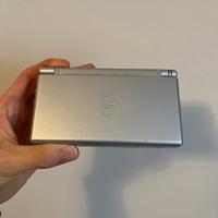 Nintendo DS lite argento e caricatore finzionante
