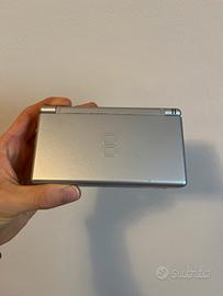 Nintendo DS lite argento e caricatore finzionante