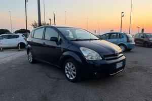 TOYOTA Corolla Verso 2.0 16V D-4D Sol 7 POSTI